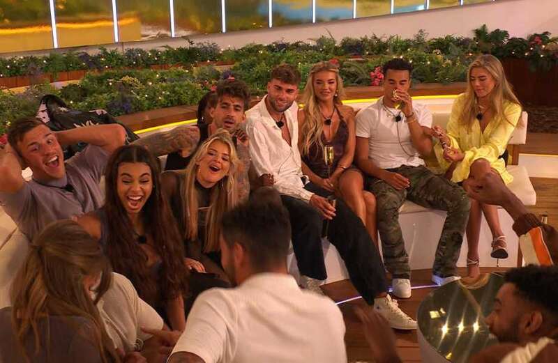 Love Island stars gobsmacked after Callum reveals how many girls he's slept with