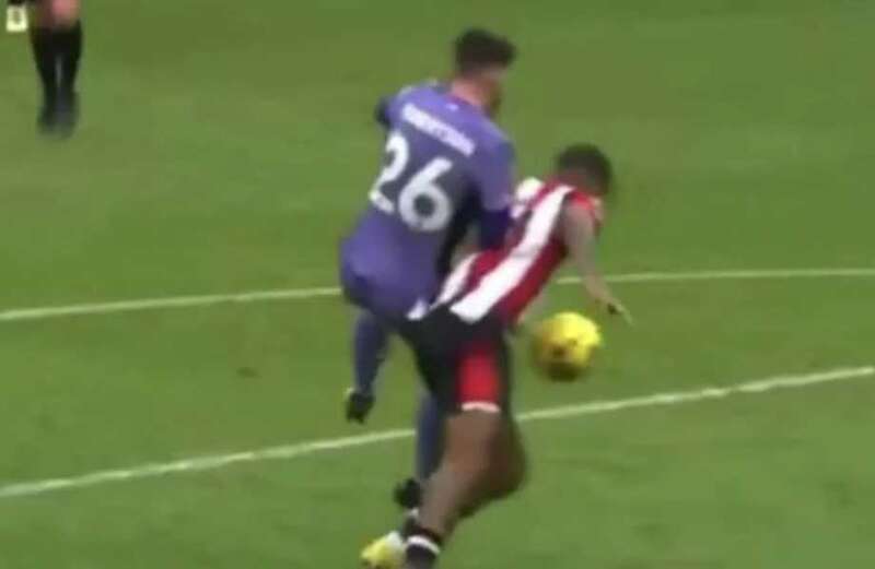 Another blunder from the refs saw a blatant handball go unpunished