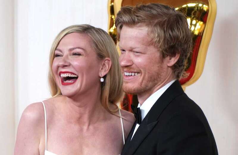 Jesse Plemons showed up at the 2024 Oscars sporting his drastic weight loss