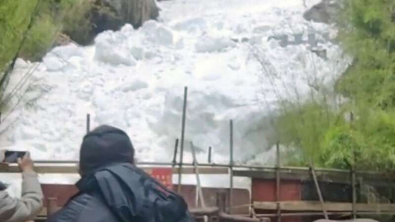 Heart-stopping moment tourists sprint to escape avalanche rolling towards them