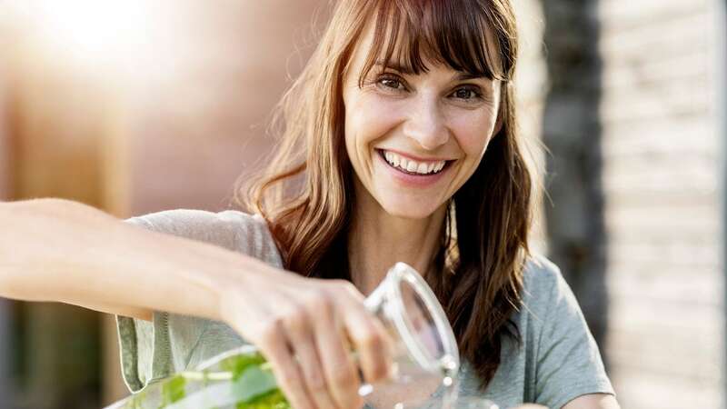 Try swapping your fizzy drinks for carbonated water infused with fresh fruit (Image: Getty Images/Westend61)