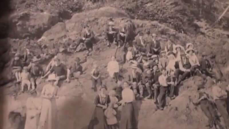 This photo was taken in Canada in 1917 (Image: Youtube)