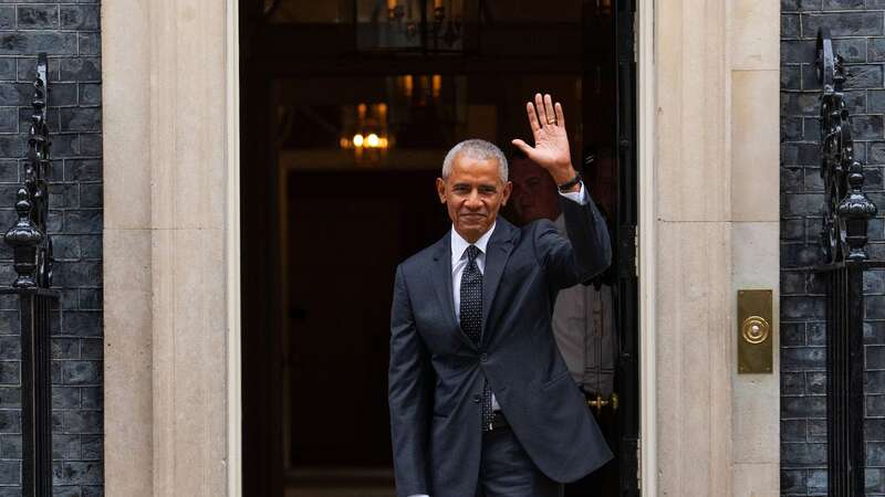 Mystery as Barack Obama seen outside No10 Downing Street for unannounced visit