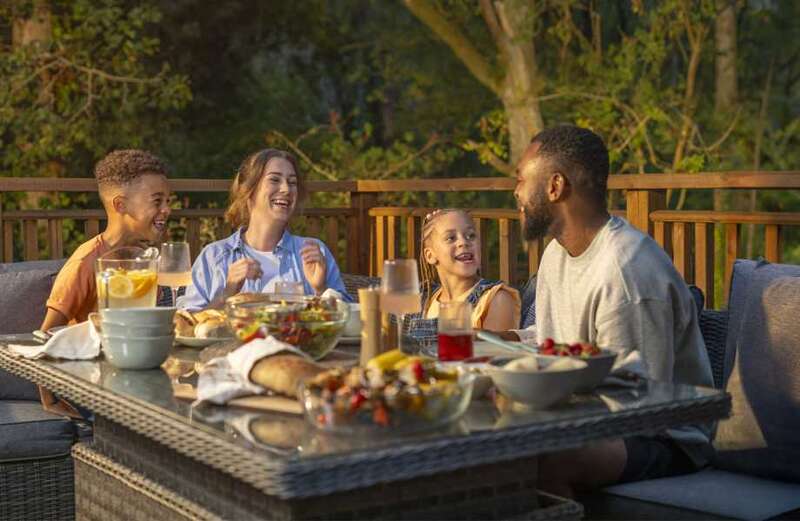 Win one of five £1,000 Hoseasons holiday vouchers