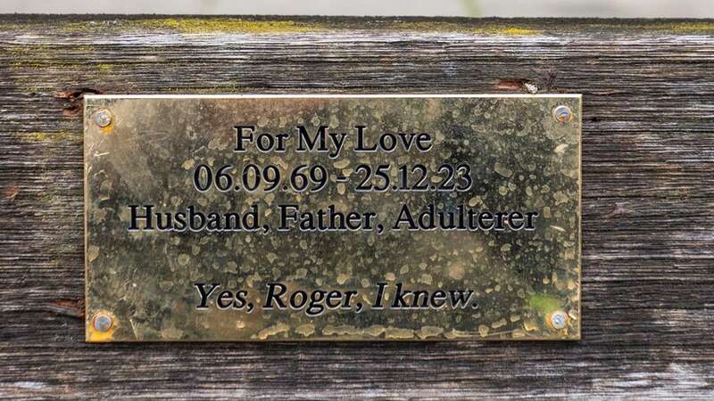 The mystery plaque which has appeared on bench in Clifton, Bristol (Image: Tom Wren / SWNS)