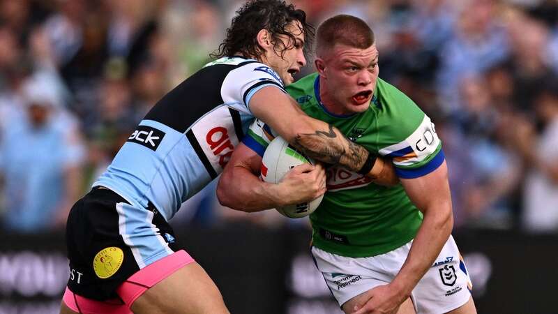 Canberra Raiders takes on Cronulla superstar Nicho Hynes (Image: Alamy Stock Photo)