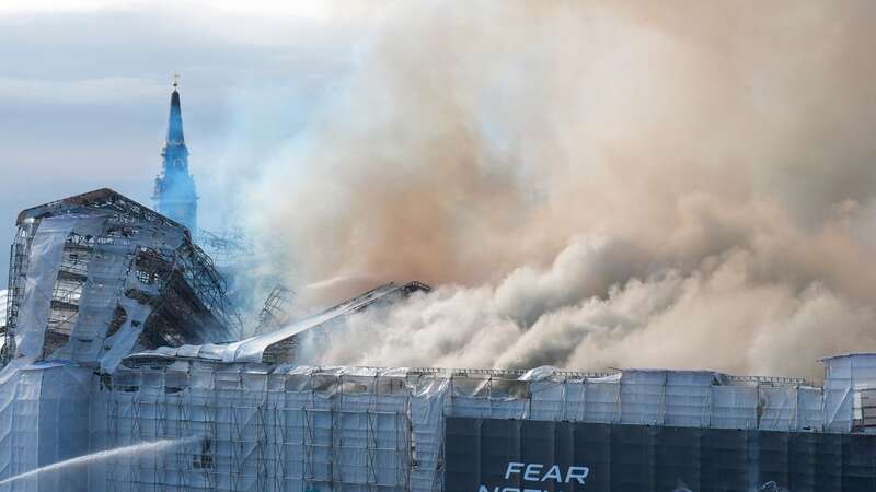 A blanket of smoke covers the roof of the Old Stock Exchange in Copenhagen (Image: Ritzau Scanpix/AFP via Getty Ima)