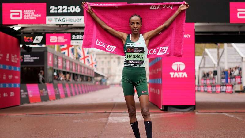 Sifan Hassan celebrates winning the women