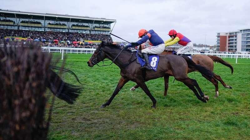 Le Milos (orange cap) can sign off trainer Dan Skelton