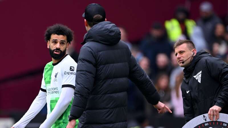 Jurgen Klopp and Mo Salah argue on the touchline during Liverpool