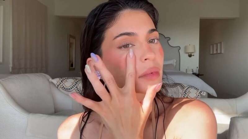 Kylie Jenner’s mermaid chrome nails are the perfect holiday holiday mani inspo