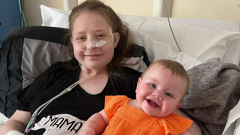 Kelsie McHugh, 30, with little one Renae whilst in hospital during treatment (Image: Kelsie McHugh)