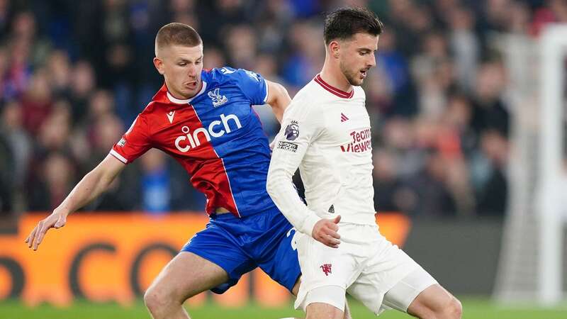 Adam Wharton closes down Manchester United