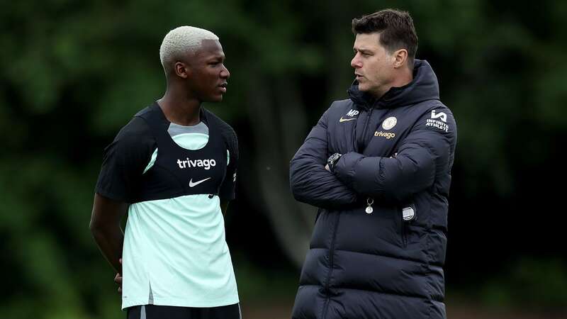 Moises Caicedo of Chelsea talks to Mauricio Pochettino (Image: Chris Lee - Chelsea FC)