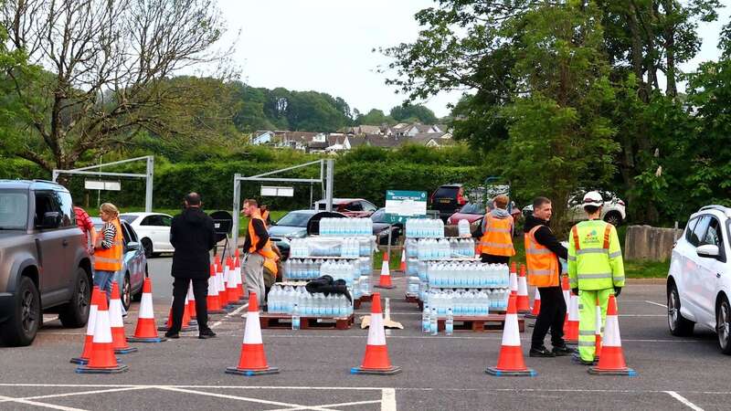 South West Water handing out emergency rations of bottled water to anyone affected by the Cryptosporidium outbreak in Torbay (Image: Alamy Live News.)