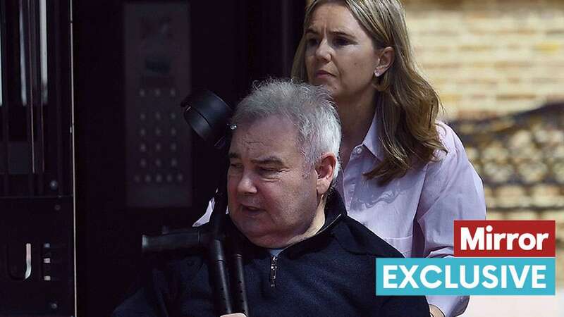 Eamonn Holmes uses a wheelchair as he bravely battles pain to complete 