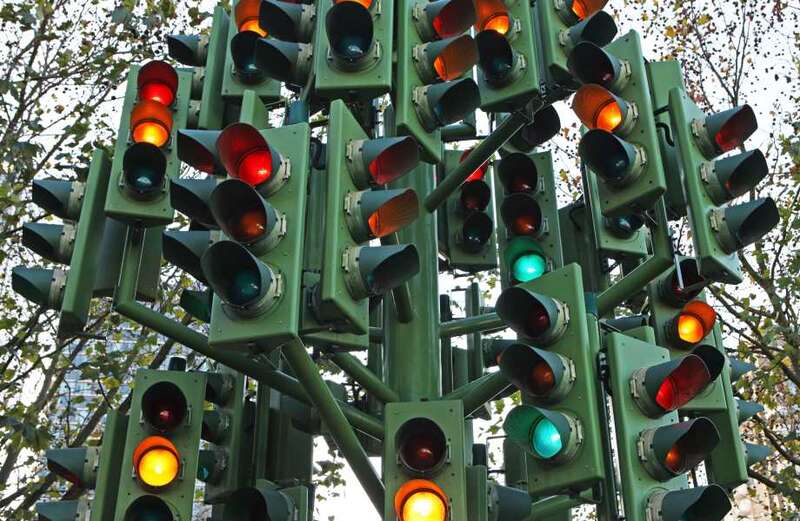 Electric traffic lights were invented by an American police officer