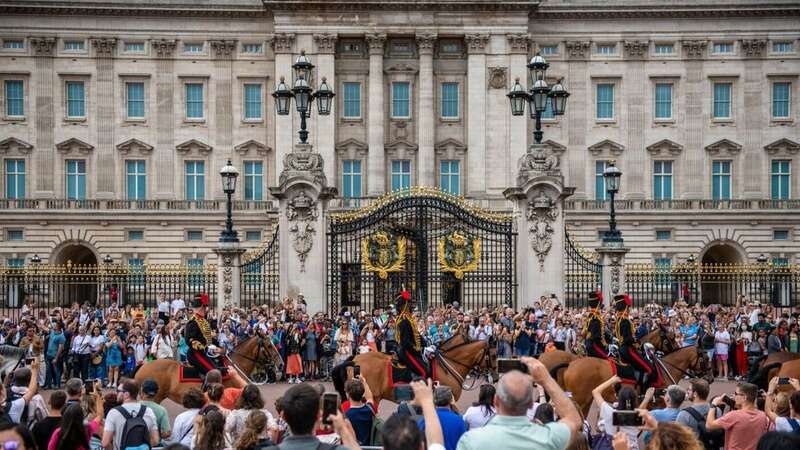 Tourists gather to watch The Changing of the Guard at Buckingham Palace (Image: Bloomberg via Getty Images)