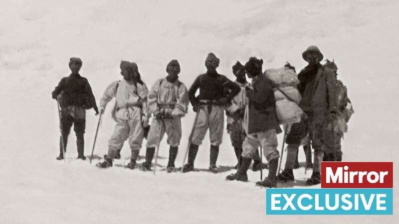 The British climbers Andrew Irvine (2nd from the left), George Mallory (holding the 