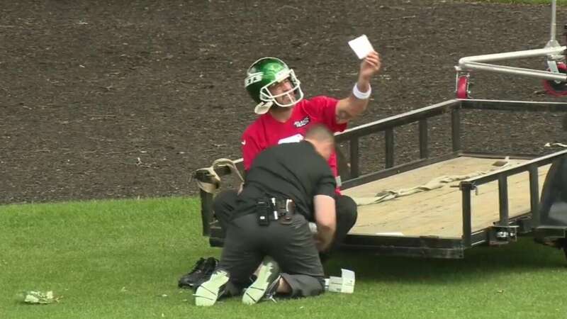 Aaron Rodgers required some treatment from a doctor during the recent New York Jets practice session (Image: snyjets/X)