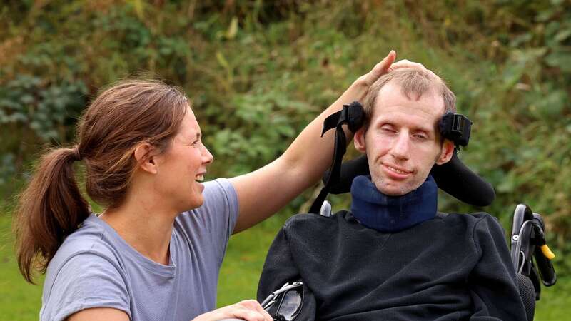 Rob Burrow with his wife Lindsey, who was his wife and carer (Image: Julian Hamilton/Daily Mirror)