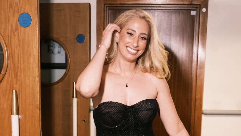 Stacey Solomon wears a clover pendant necklace to present at the 2024 BAFTAs (Image: Getty Images)