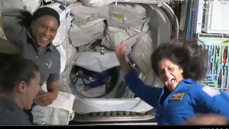 Suni Williams (R) and Butch Wilmore (C) boarding the International Space Station (ISS) after the docking of the SpaceX Starship (Image: NASA/AFP via Getty Images)