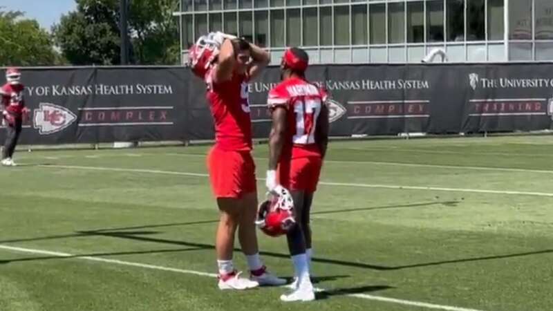 Louis Rees-Zammit receiving pointers from Mecole Hardman. (Image: X)