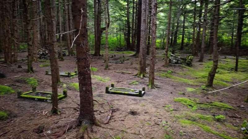 An urban explorer discovered a creepy, abandoned cemetery in a small mining town with a rich history (Image: Jam Press Vid/https://freaktography.com/)