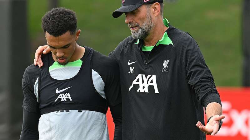 Jurgen Klopp with Trent Alexander-Arnold during a Liverpool training session