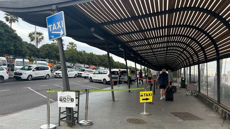 Officials are trying to cut down the taxi queues (Image: Emily Chaplin/BirminghamLive)