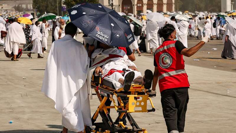 Medical team members evacuate a Muslim pilgrim, affected by the scorching heat (Image: AFP via Getty Images)