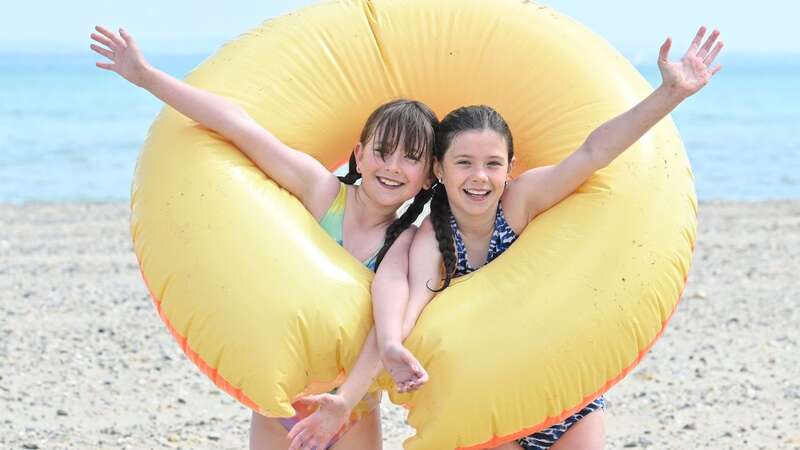 Sisters Brice and Melissa enjoy the sun at Ryde on the Isle of Wight (Image: Dave Nelson)