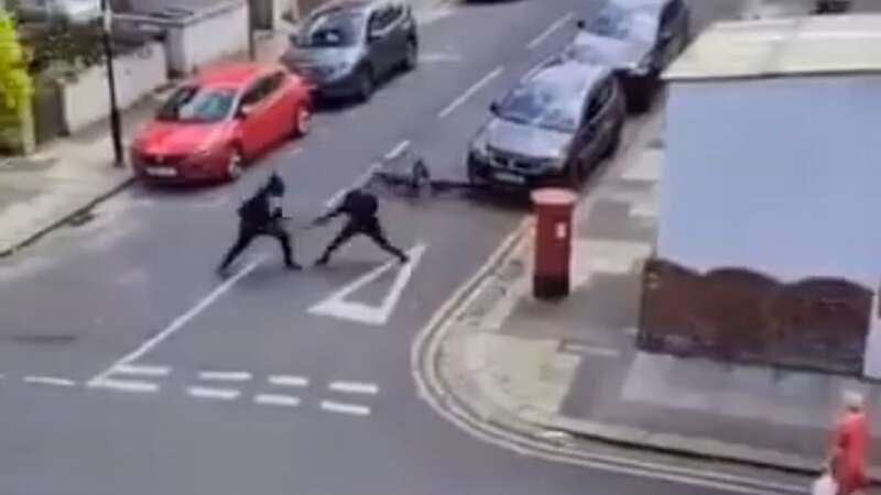 Terrifying moment machete wielding thugs clash in horror knife fight