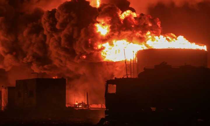 Oil tanks burn at the port in Hodeidah on Saturday after Israeli airstrikes. Photograph: AP