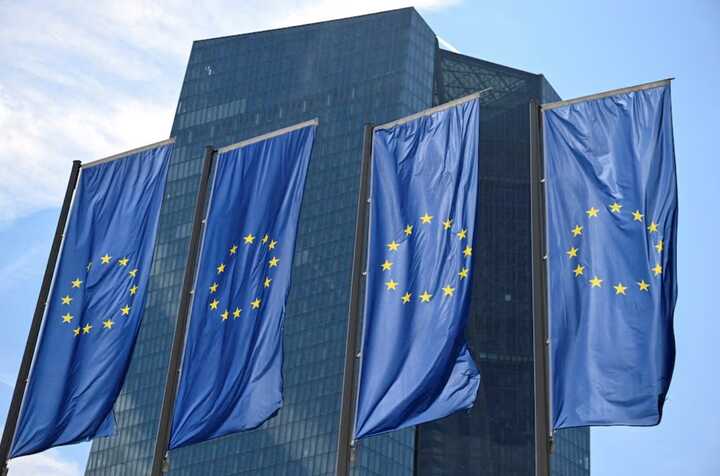 ECB lowers interest rates to boost struggling eurozone economy