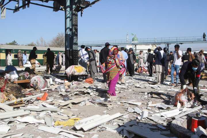 Train station bomb blast in Pakistan leaves at least 24 dead