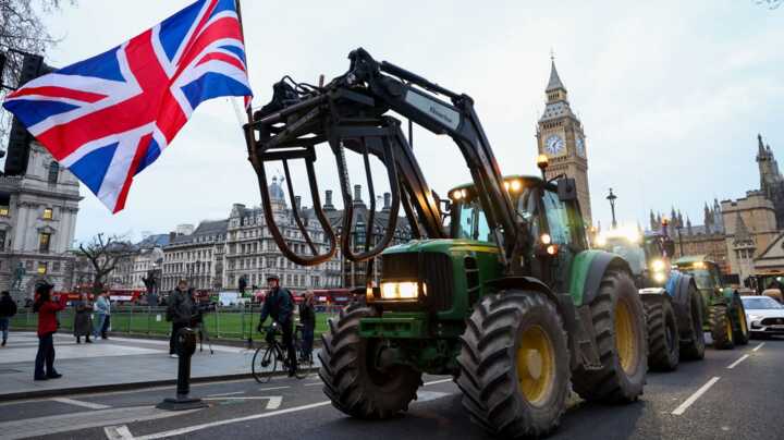 Far-right groups aim to hijack farmers’ protest in London over tax changes