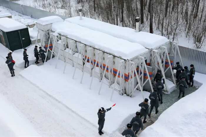 Putin reappears in Moscow as Russia begins building £300,000 nuclear bunkers