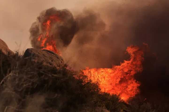 The Franklin Fire ignited late Monday and has spread over thousands of acres(Picture: DAVID SWANSON/AFP via Getty Images)