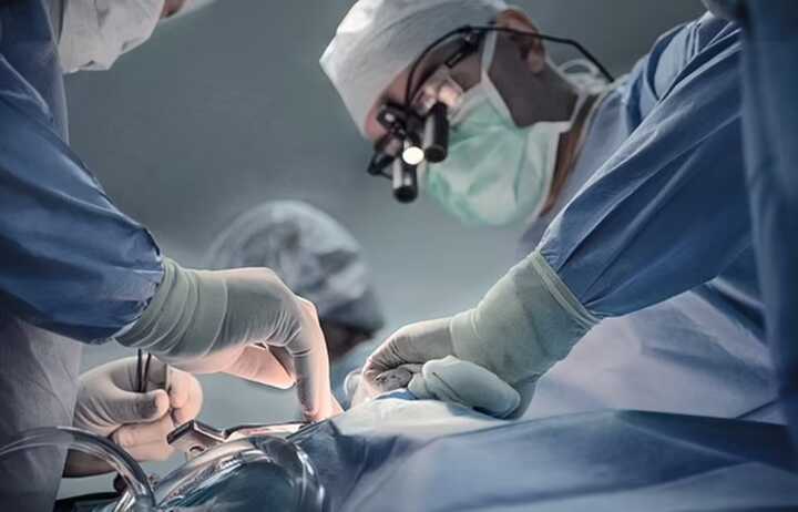 Unusual case: Surgeon develops identical tumour after operating on cancer patient