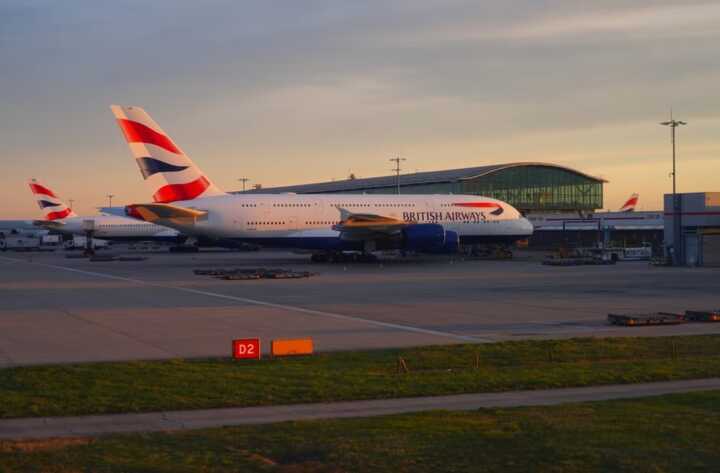 Heathrow expansion may add £40 to airline ticket prices, Treasury analysis reveals