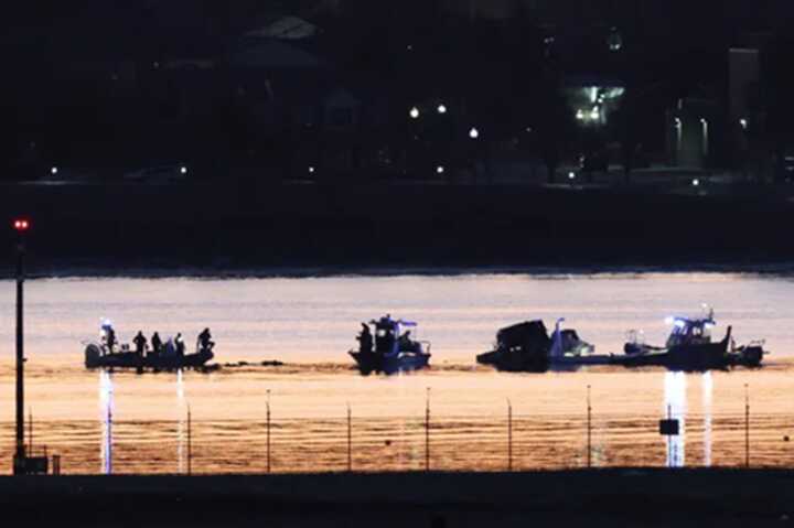 Rescuers at the site of the crash after a Black Hawk helicopter collided with the American Eagle flight 5342 (Picture: Reuters)