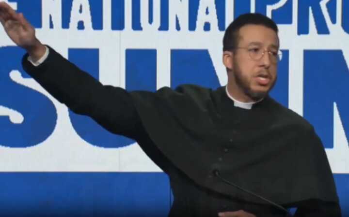 Pastor in Washington ends speech with Nazi salute