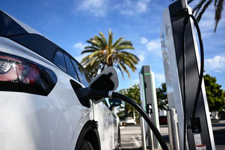 Trump administration halts Biden’s $5bn EV charging station program