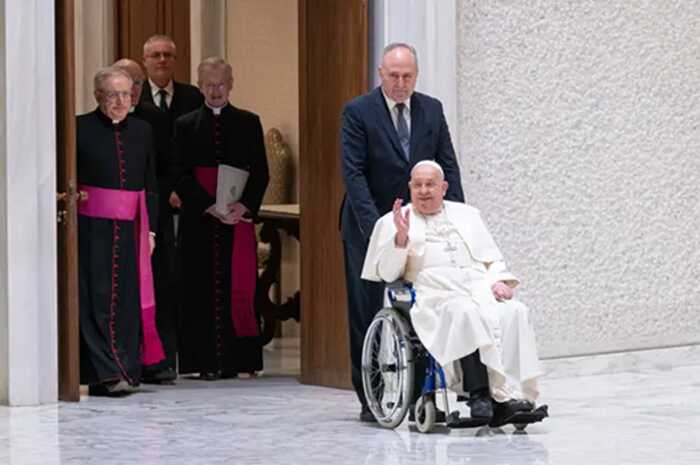 Pope Francis extends hospital stay, canceling weekend engagements