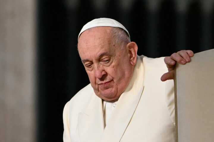 Pope Francis’ health worsens: Pneumonia and bronchitis complicate recovery