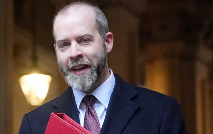 Business secretary Jonathan Reynolds under investigation for misrepresenting legal career