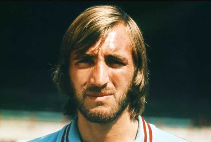 Family announces passing of cherished West Ham skipper Billy Bonds